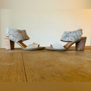 TOMS Majorca Cutout Canvas Sandals in Cobblestone Snake nwob